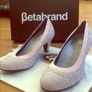 Brand new Pink knit heels
